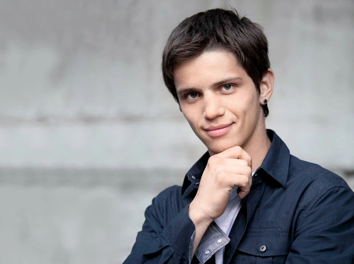 Из колонии в звезды «Громовых»: Как детдомовец Василий Лыкшин обрел и лишился всего