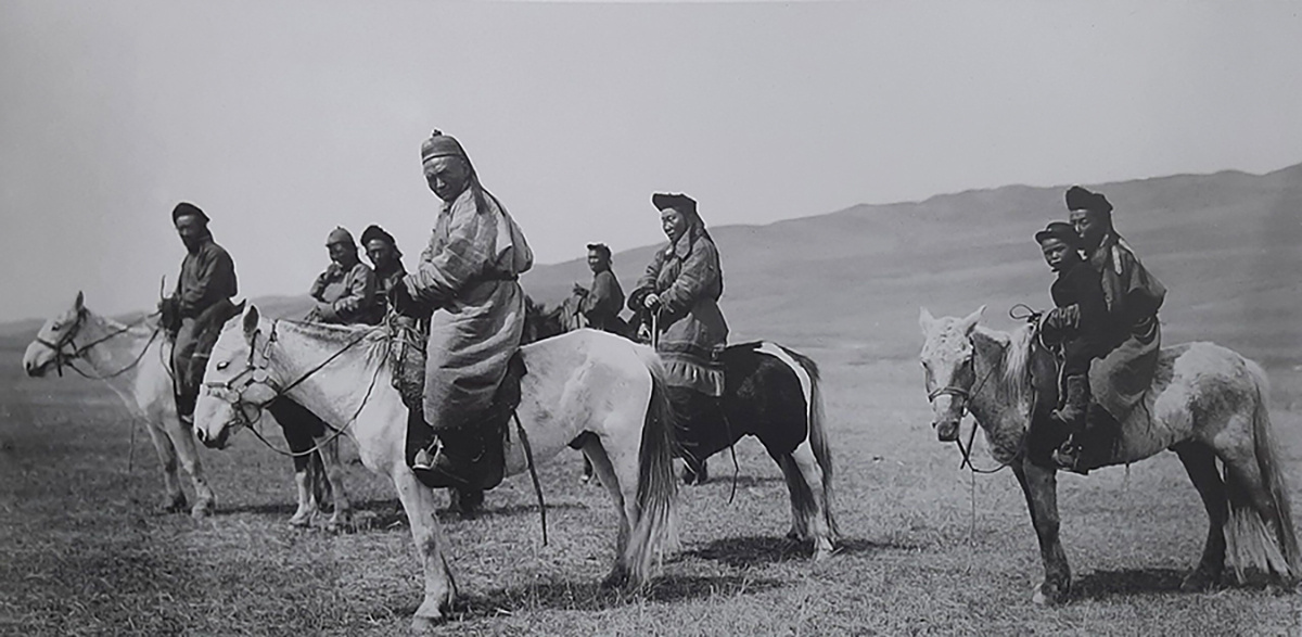 Тувинцы в степи. Фото: ddn24.ru