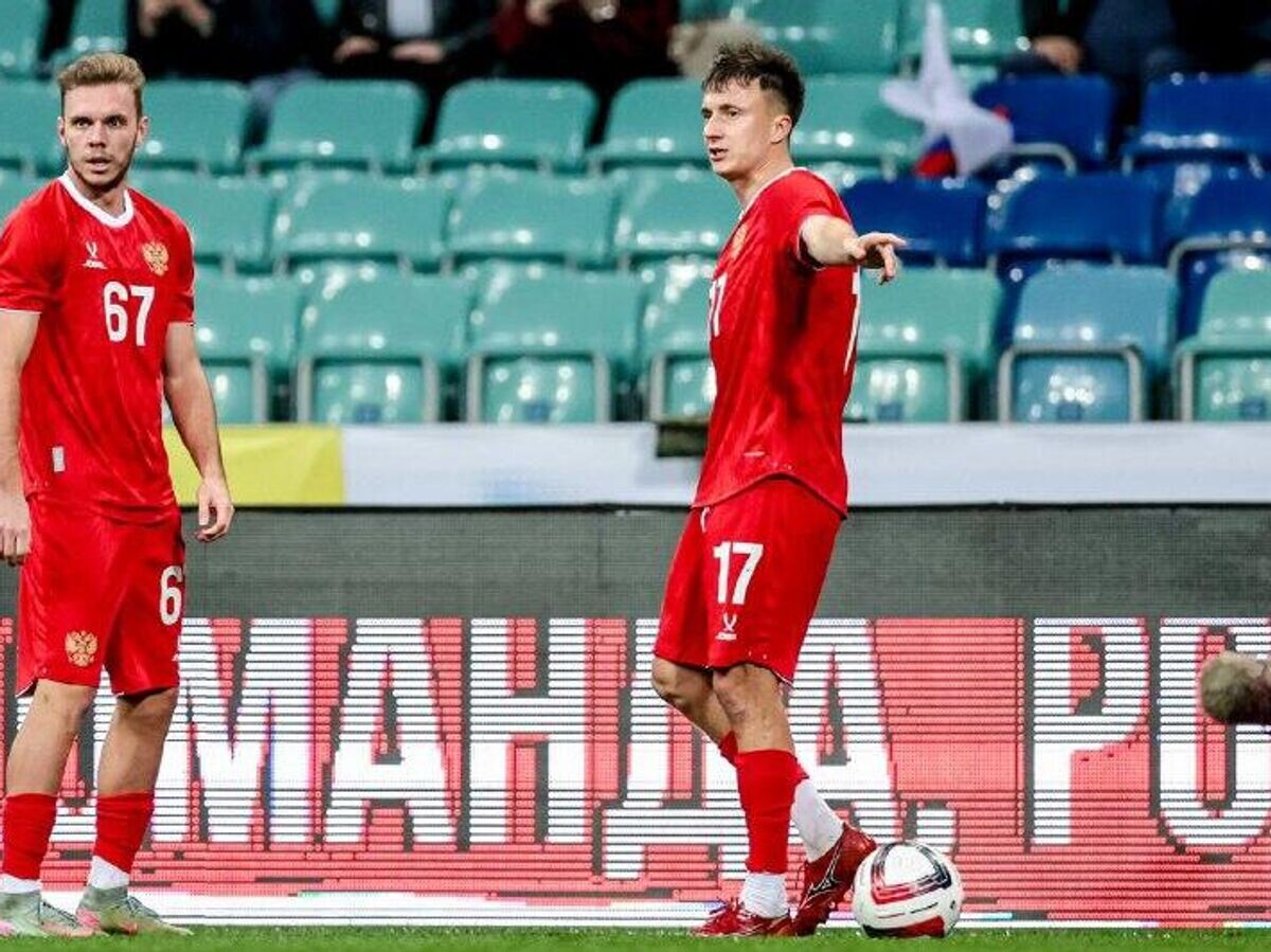    Максим Глушенков и Александр Головин | © Соцсети сборной России по футболу