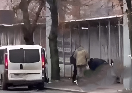    В Киеве прохожие отбили мужчину у сотрудников ТЦК