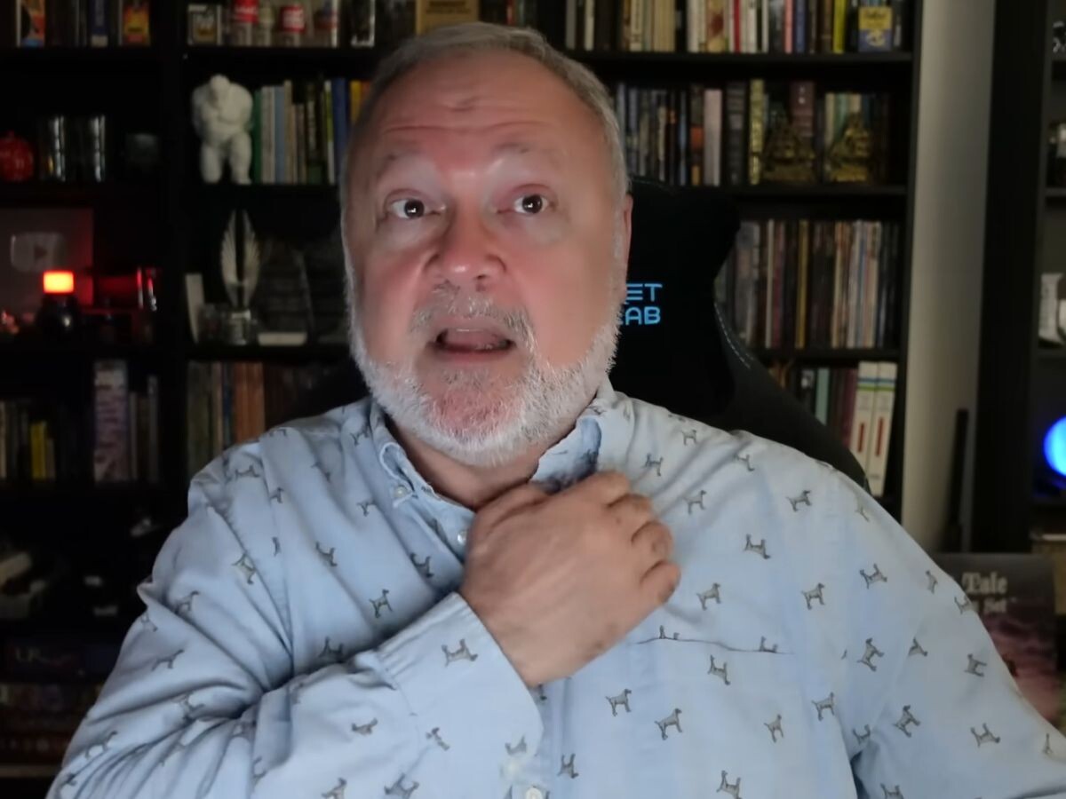    При создании Fallout её автор два года работал по 12 часов без выходных. Почти без денег