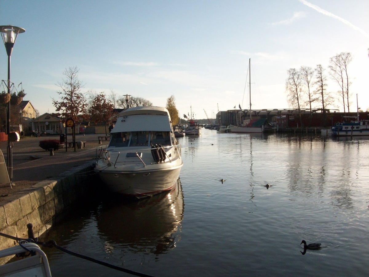 Закат солнца на канале