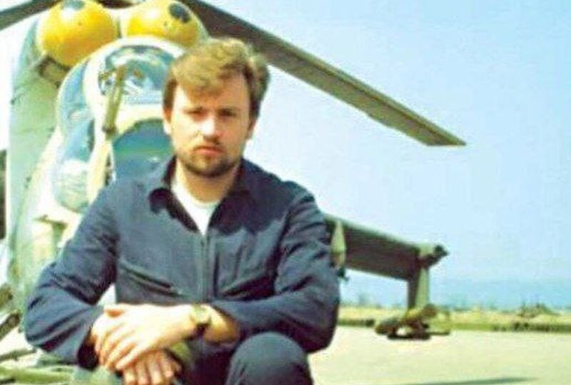 Экипаж горящего вертолета направил борт на зенитку врага - награда пришла к героям посмертно