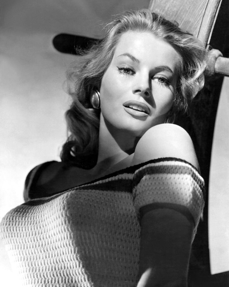 Анита Экберг: знаменитая шведская актриса. Фото из Яндекс картинки