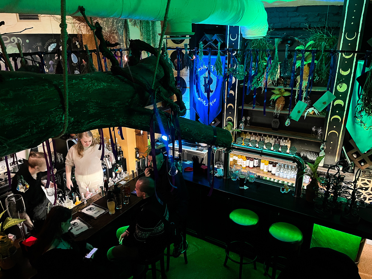 Оформление зала →