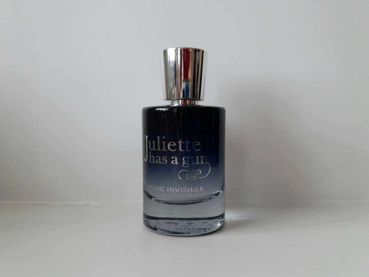 Верхняя нота: Жасмин; средняя нота: Цветок хлопка; базовая нота: Белый мускус.