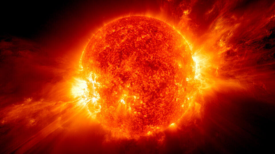     На Солнце зафиксированы три мощные вспышки РЕН ТВ