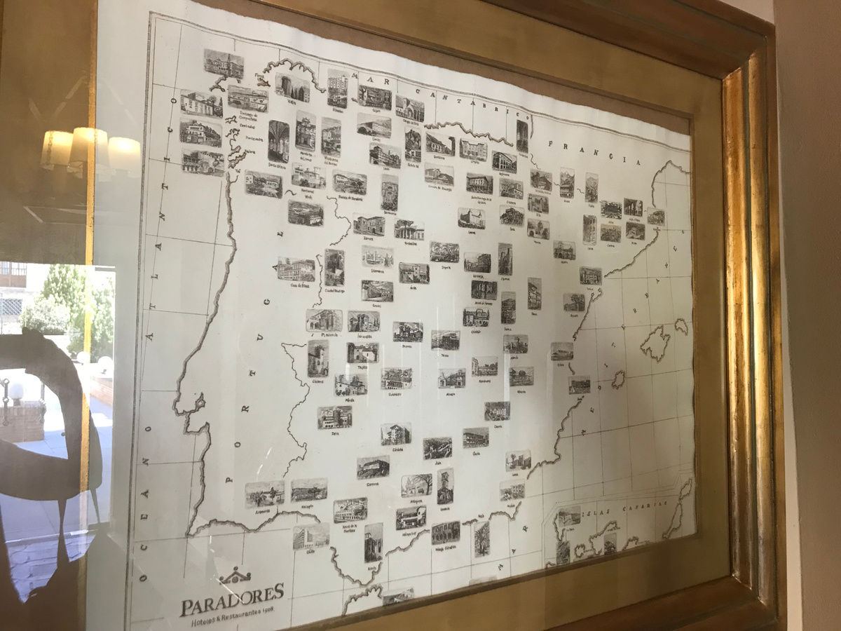 В каждом Парадоре висит такая карта с обозначением основных Парадоров (их количество медленно, но растет)