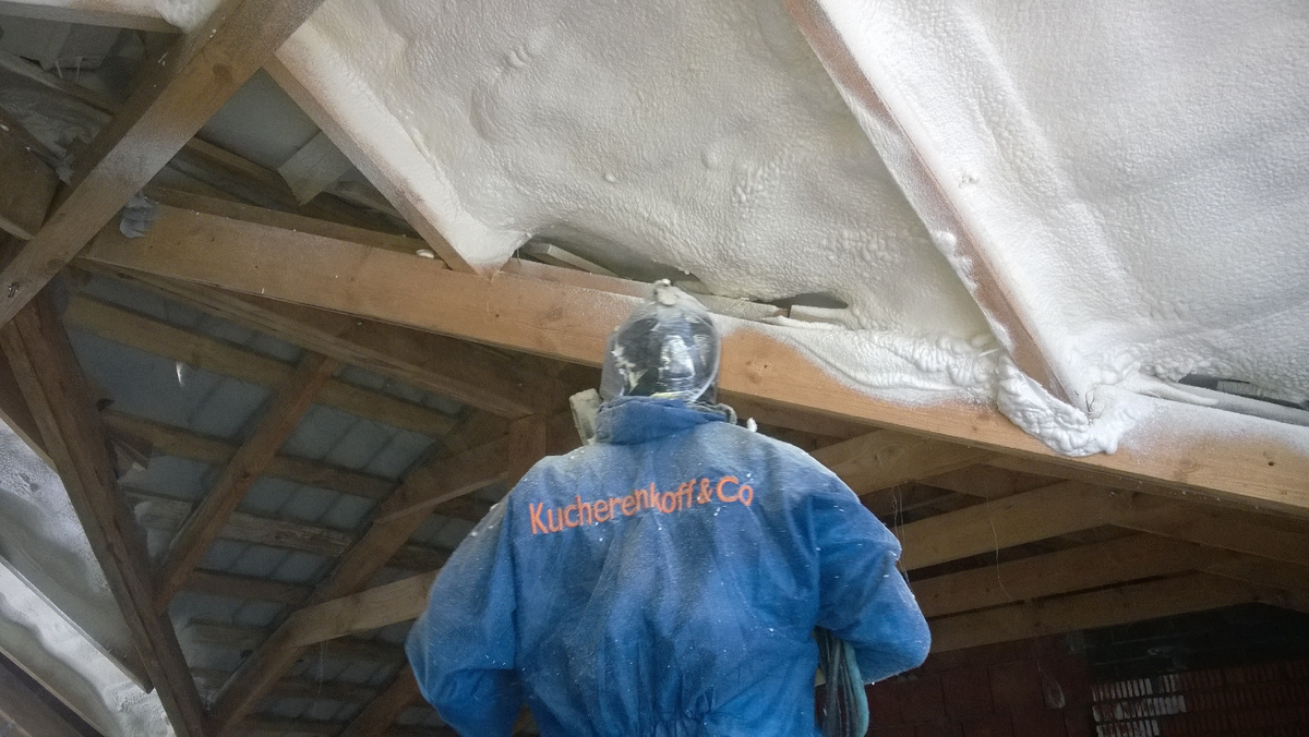 Теплоизоляция крыши мансарды пеной 