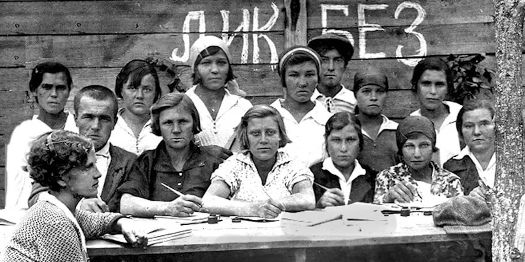 Ликвидация неграмотности в СССР: как за 10 лет научили читать 50 миллионов человек