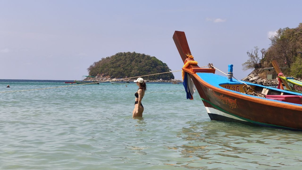 Фото издалека, это не сайт знакомств.