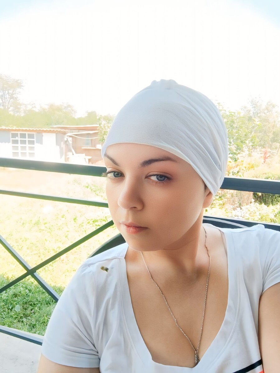 Видите пчела? А она есть!)