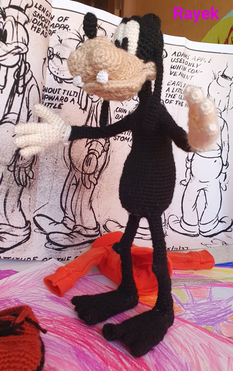 Гуфи. Фон — это основа, по которой вязала Гуфи. Картинка из Pinterest