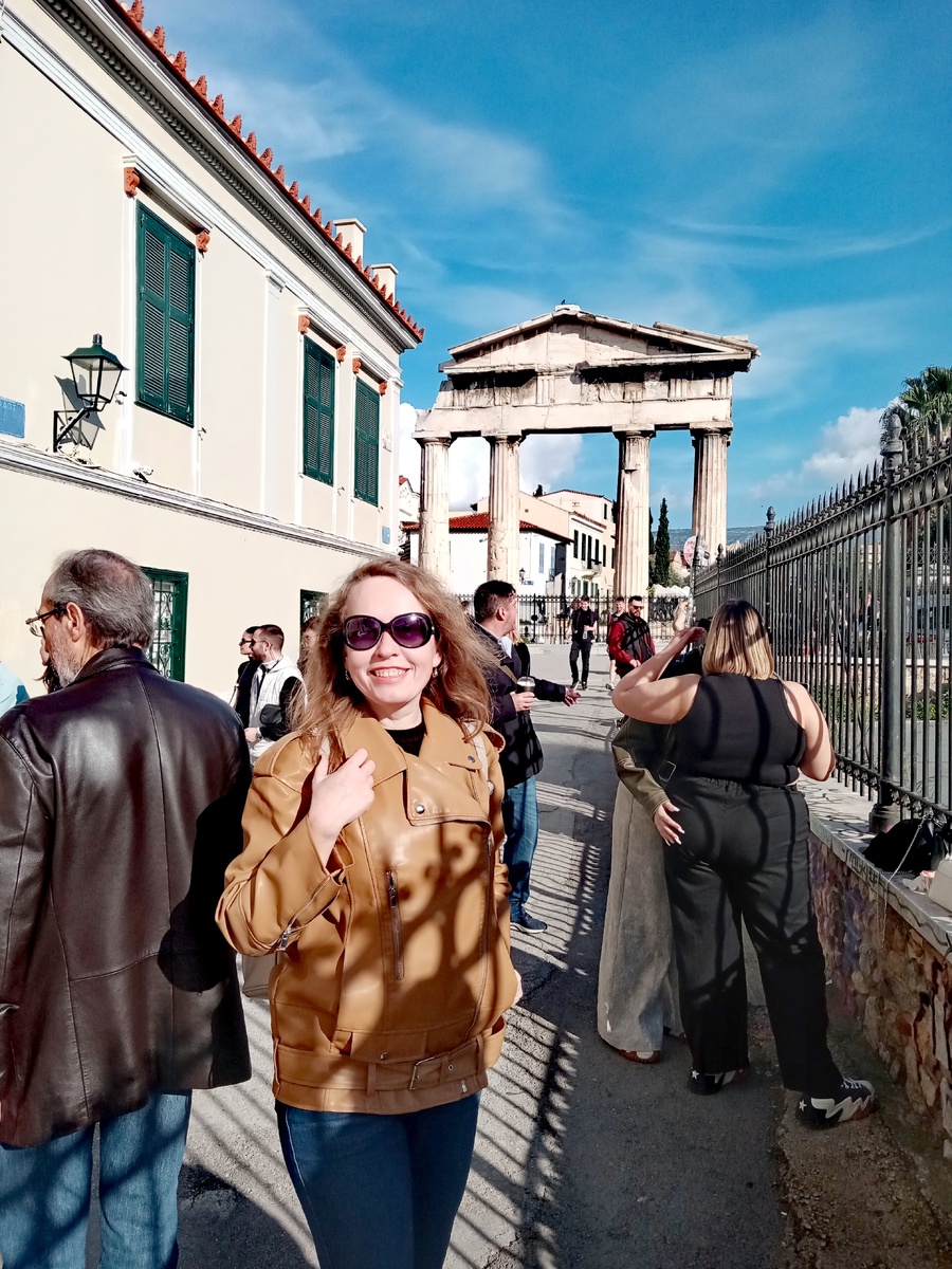 В Афинах у подножия Акрополя