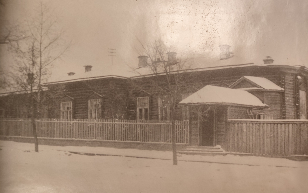  Самое первое здание онкологической службы в Ижевске, февраль 1946 г. Сейчас на этом месте находится база онкодиспансера на ул. Ленина, 102. Фото: архив РКОД им. С. Г. Примушко
