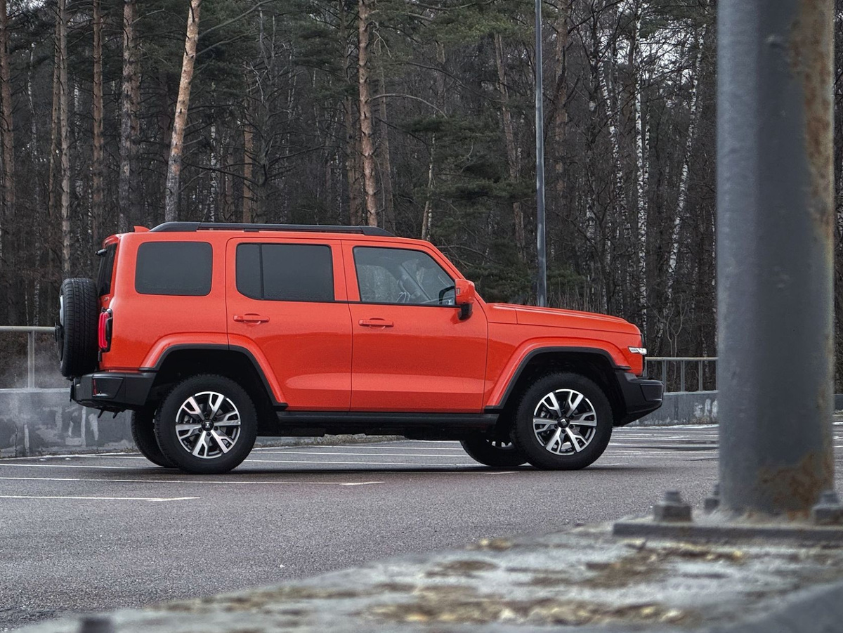 Обновленный Tank 300 – вид сбоку