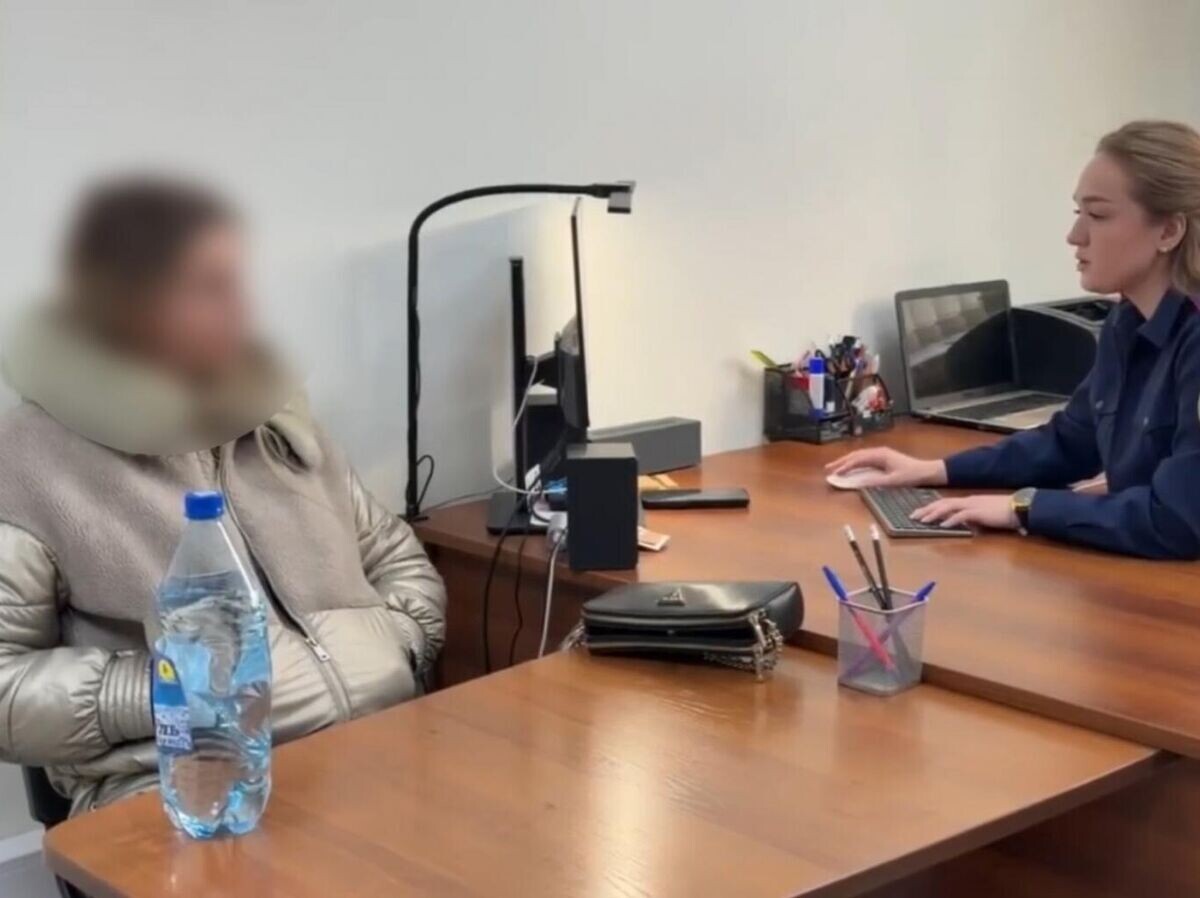    Администратор сауны в Прокопьевске, где при пожаре погибли подростки, во время допроса в СК | © Фото : СУ СКР по Кемеровской области - Кузбассу