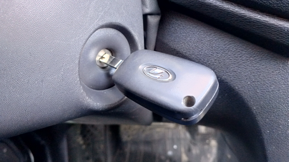 Вот я воткнул ключ в замок