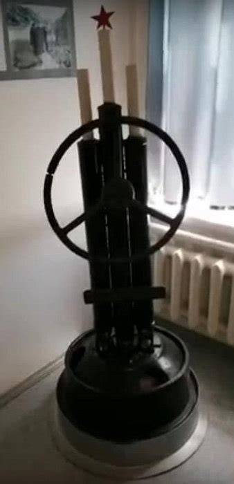 первый памятник кольке снегиреву