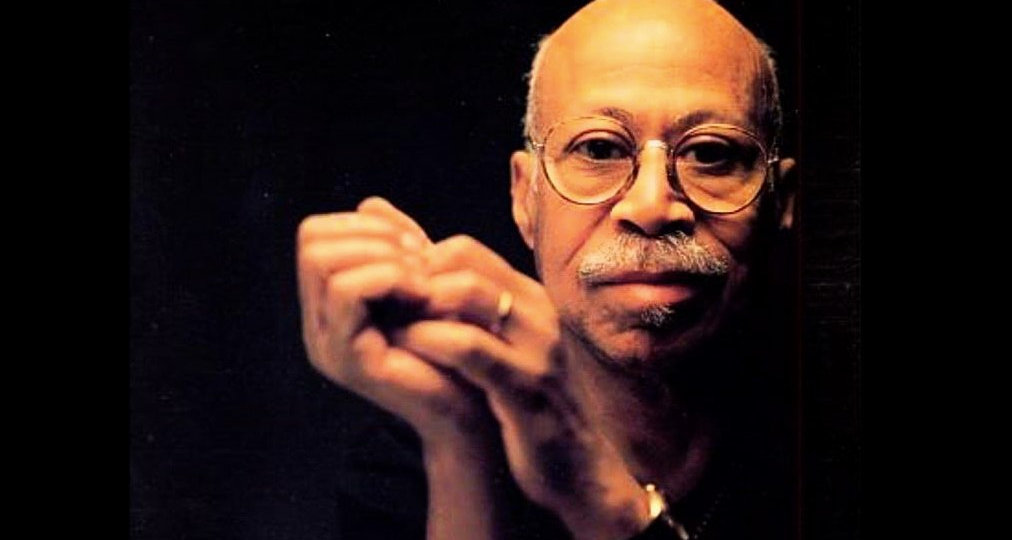 Джазовый пианист Томми Фланаган: искусство изящной поддержки и путь к сольному мастерству