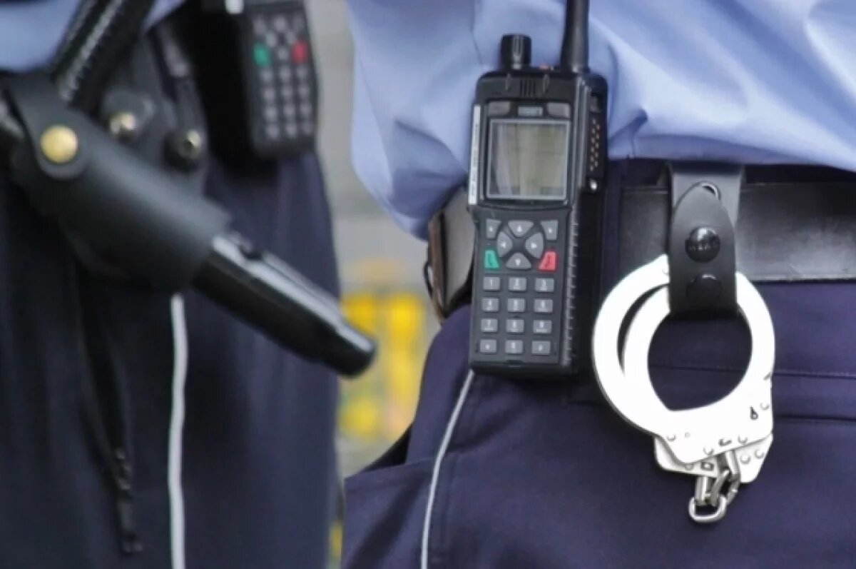    В Выборгском районе Петербурга безбилетник разбил стекло автобуса