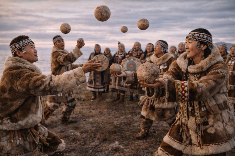 Алеутский танец с мячом. Изображение сгенерировано нейросетью ChatGPT.