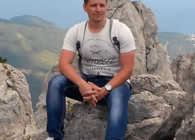 Я увидела, как мужчина (44) на кассе в супермаркете откладывает из корзины продукты, которые «будут есть только дети от прошлого брака».