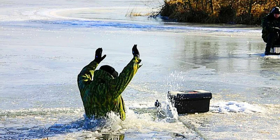 Лед уже «игольчатый»: как по цвету и звуку понять, что рыбалка может стать опасной (памятка на февраль-март)