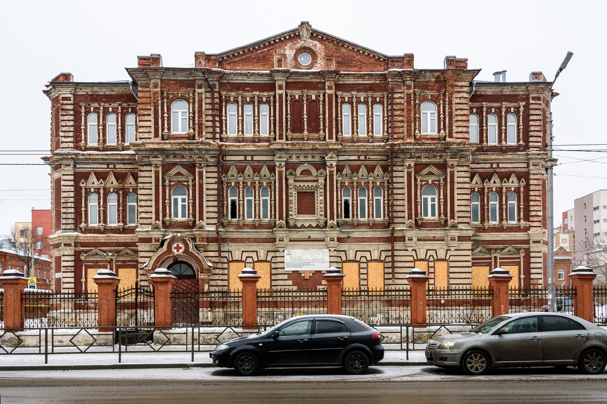 Льва Толстого, 136 