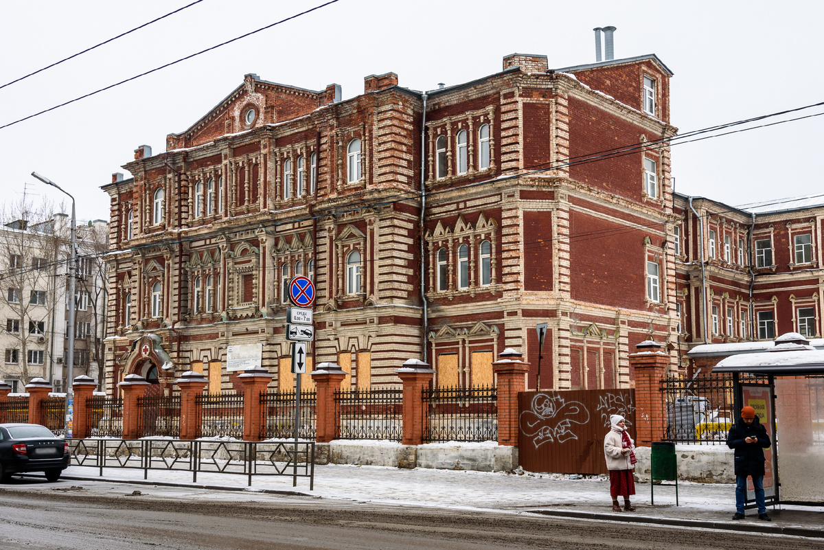 Льва Толстого, 136 