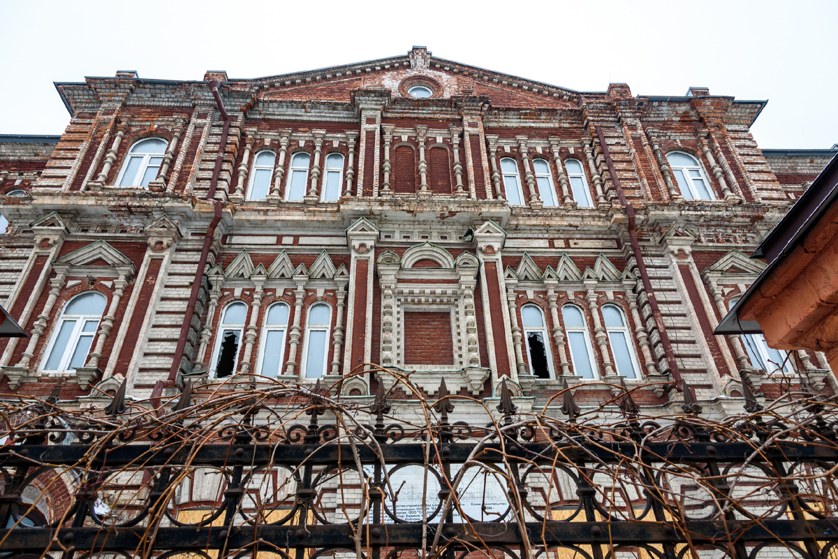 Льва Толстого, 136 