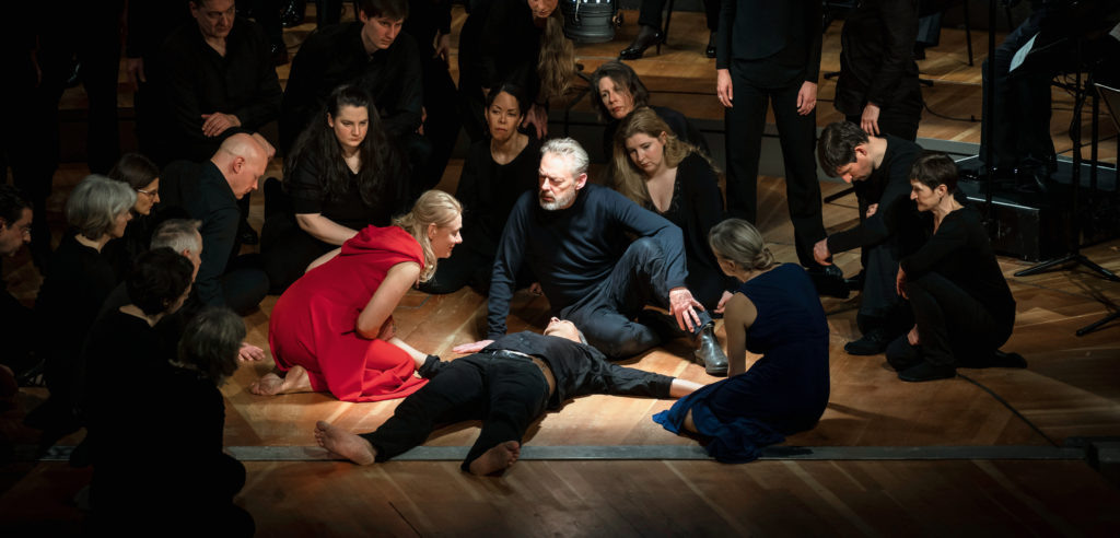 Постановка «Страстей по Иоанну» под управлением Саймона Рэттла — лучшая постановка «Страстей».