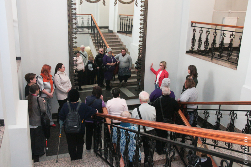    Постановки с участием тифлокомментатора представит Камерный театр. Помогать незрячим зрителям будет вологжанка Ольга Плис,