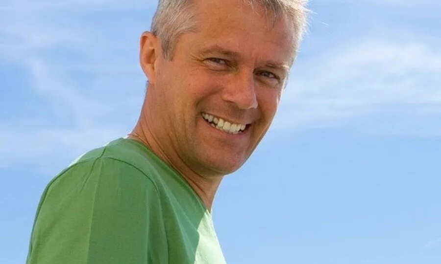 Гость (50+) взял без спроса мой планшет, начал листать фотоальбом и комментировать: «О, а тут ты пострёмнее была!»