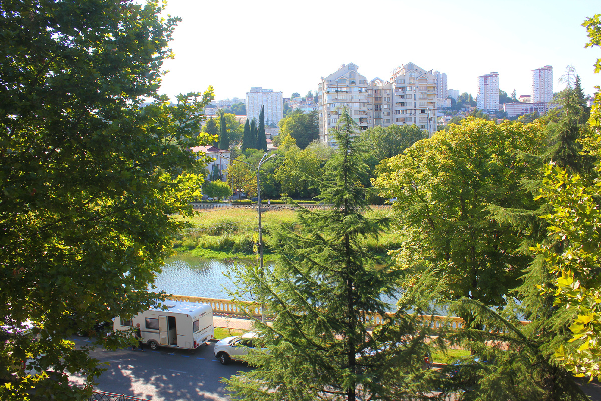Вид из окна на реку Сочи
