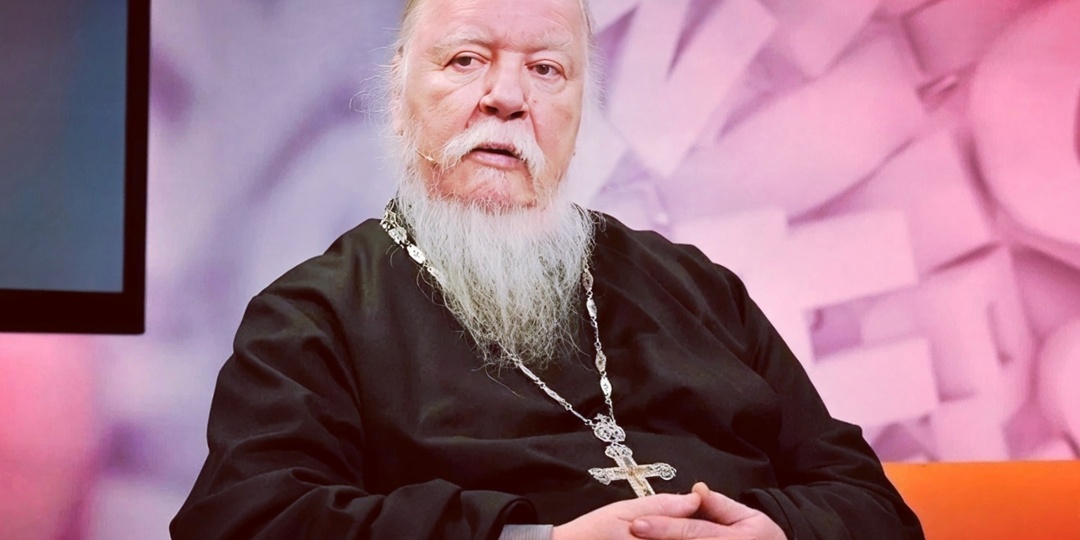 Почему храмы превратились в торговые центры? Объясняет священник