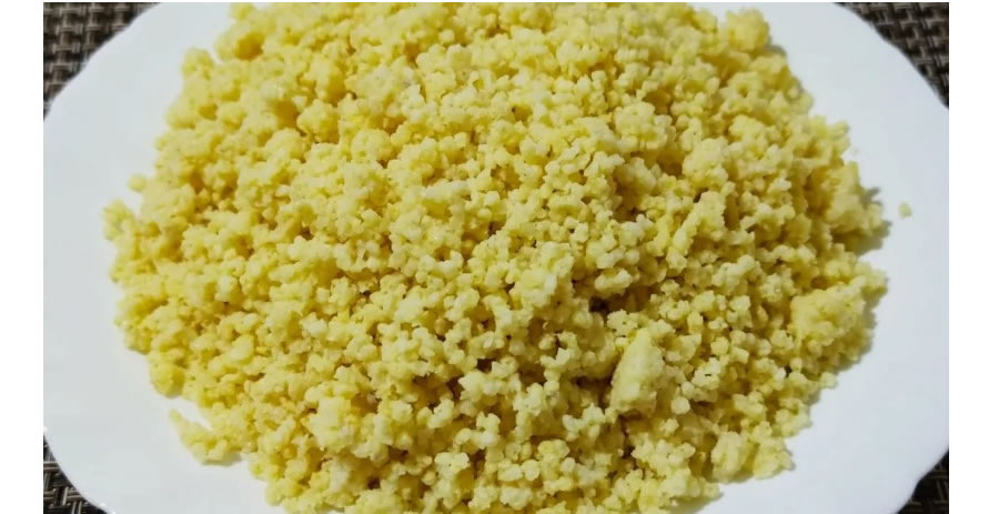 Рассыпчатая пшённая каша на воде.