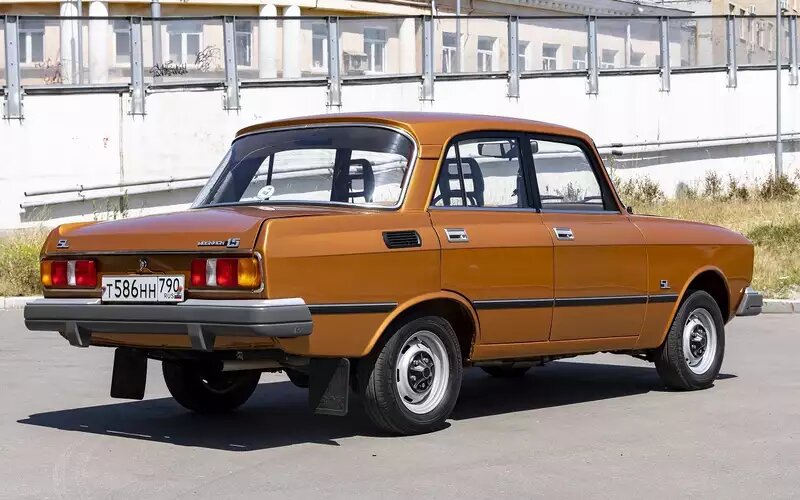 Москвич 2140SL отличали и оригинальные задние фонари.Москвич 2140SL
📷
