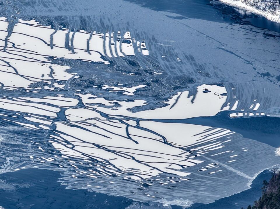    Ледостав на Телецком озере . Источник: Роман и Татьяна Воробьёвы / Алтайский заповедник