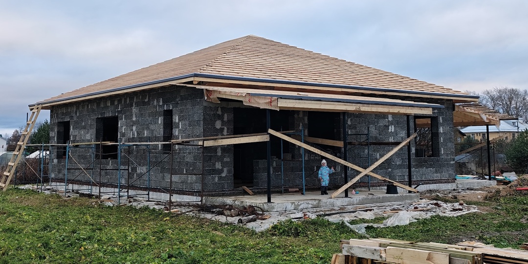 Крышу делали они, а смету считал я. Почему я, самостройщик, отдал самый сложный этап бригаде