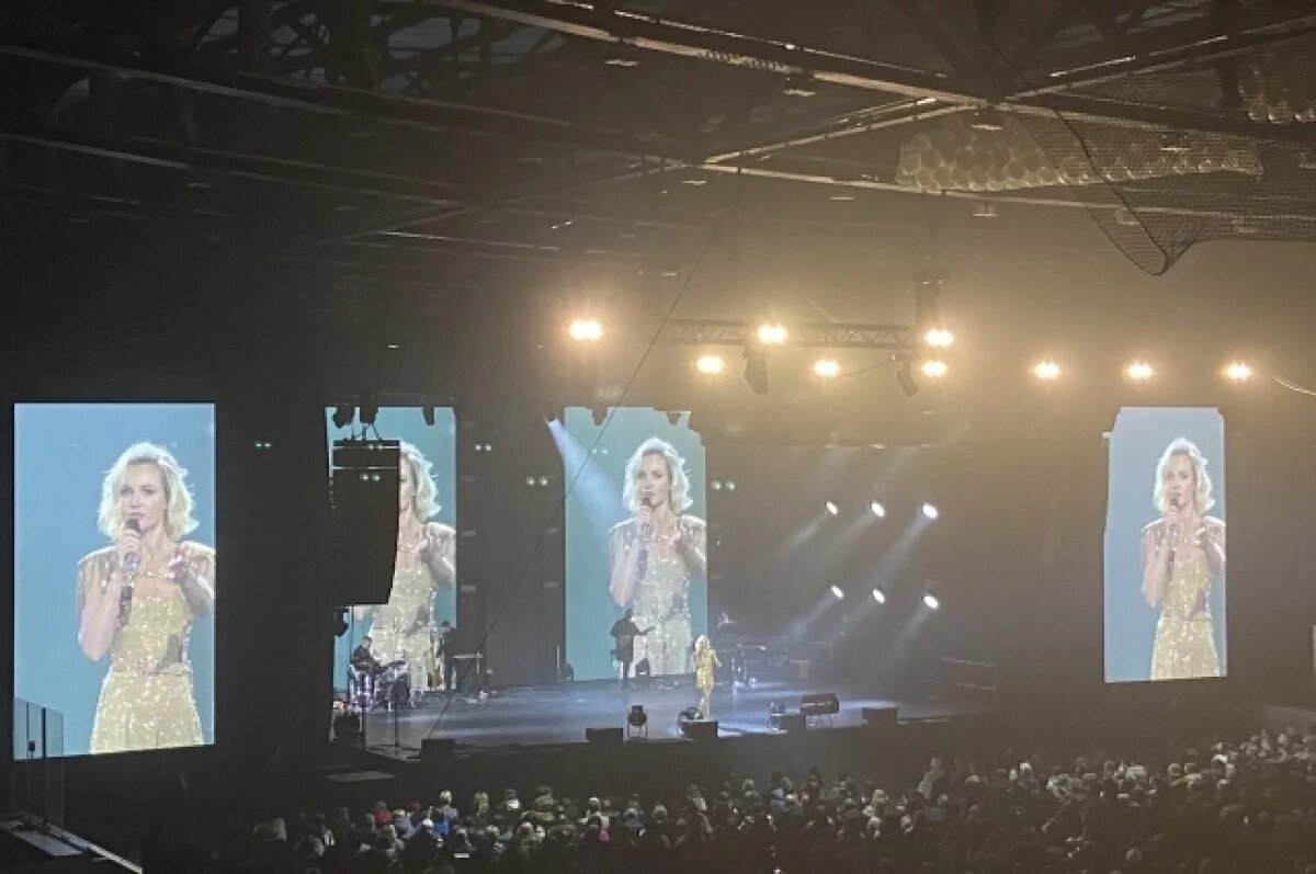    Аншлаг на вип-ложах: Гагарина едет в Новосибирск с шоу «Навсегда» (6+)