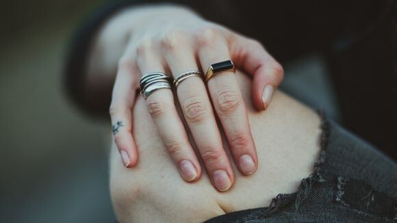 Всего один симптом: врач рассказал, как понять, что суставы в опасности