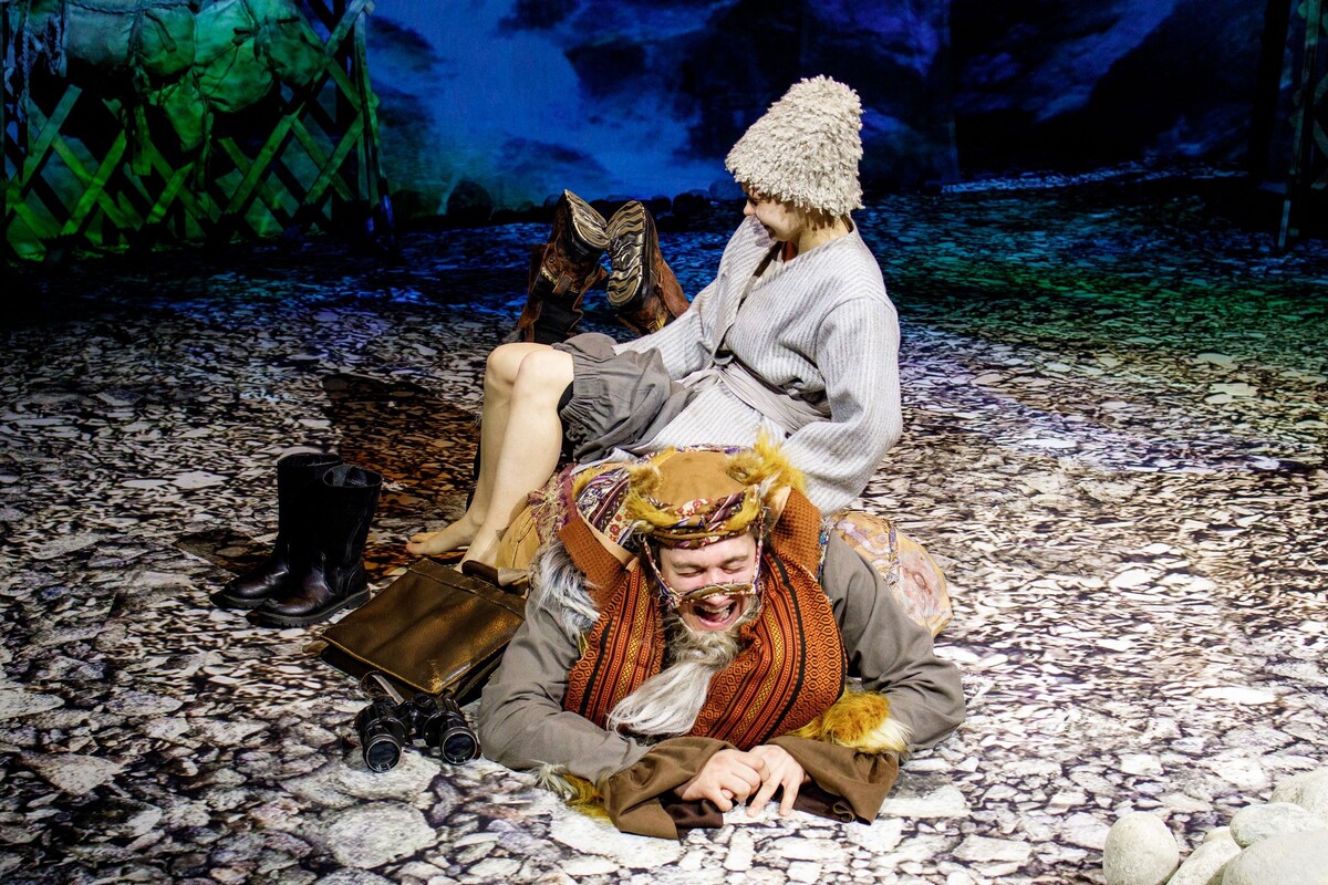 Мальчик и верблюд. Сцена из спектакля "Белый пароход". Фото с сайта театра.