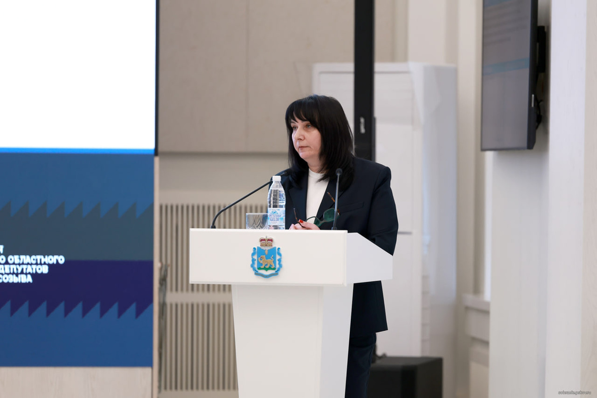 Елена Пилипенко. Фото: пресс-служба Псковского областного Собрания депутатов