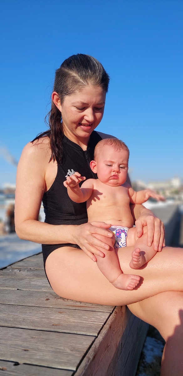 Ветерок ещё резкий и пронырливый, напоминает, что февраль – зимний месяц! Но мы-то знаем: весна уже близко 🌞