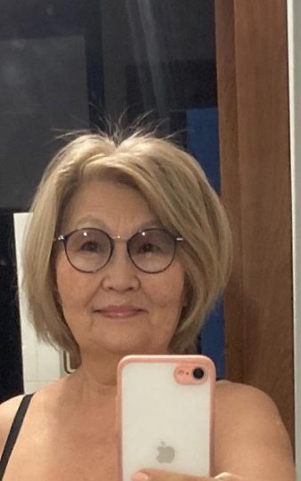 Моя свекровь (67) пришла и начала мыть у меня окна: «Я видела, как ты это делаешь, это неправильно, надо вот так». Я ее выгнала.