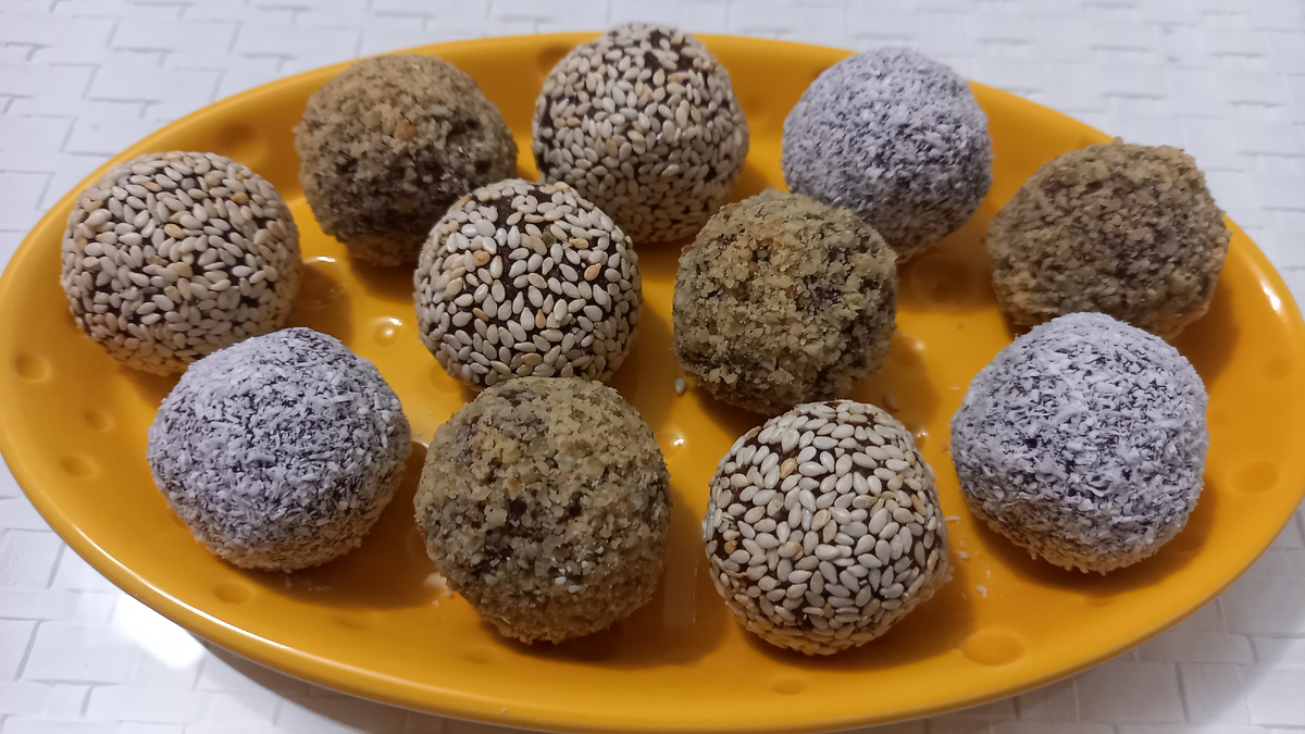 Конфеты из фиников, арахиса и какао