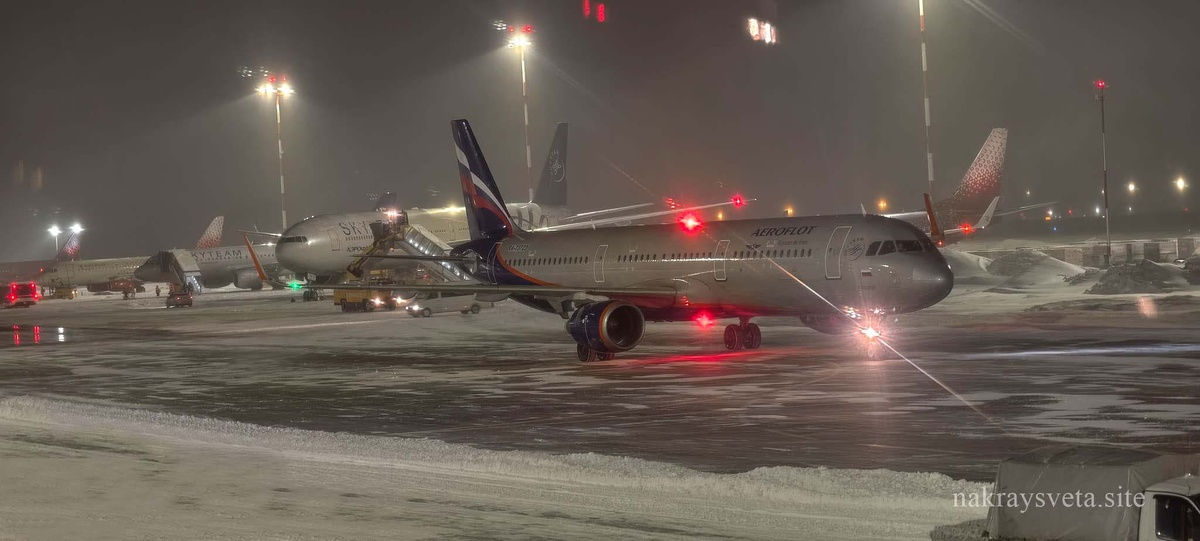 Ирония в чистом виде: чтобы добраться до гонконгского тепла, нашему Аэрофлоту сначала нужно разгрести русскую зиму