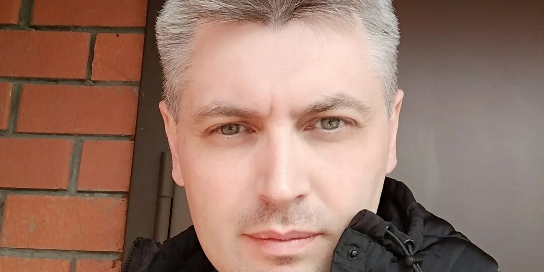 Он (43) отключил мою подписку на стриминговый сервис: «Зачем платить, если есть пиратские сайты?» Но потом включил обратно за свой счёт.