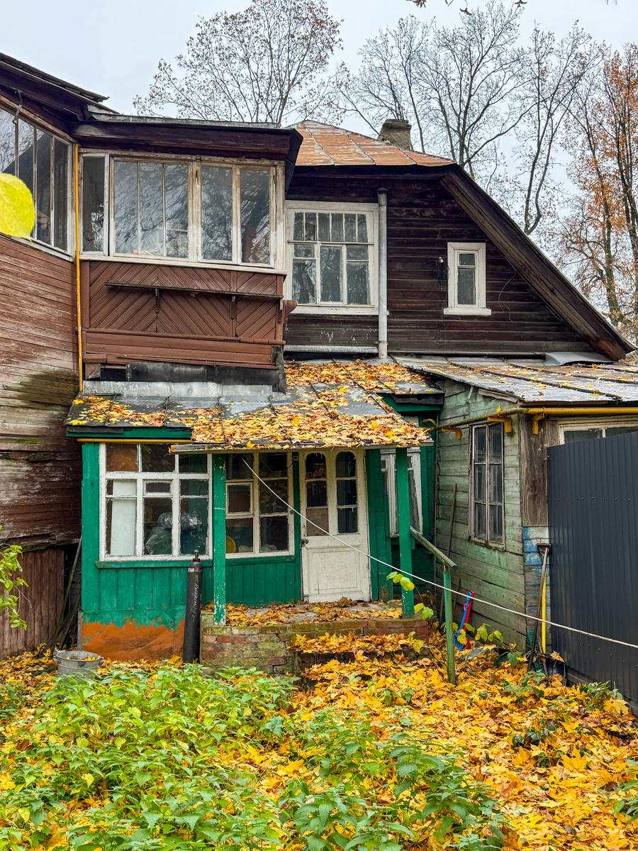 Многоквартирный деревянный дом в Соломенной Сторожке.